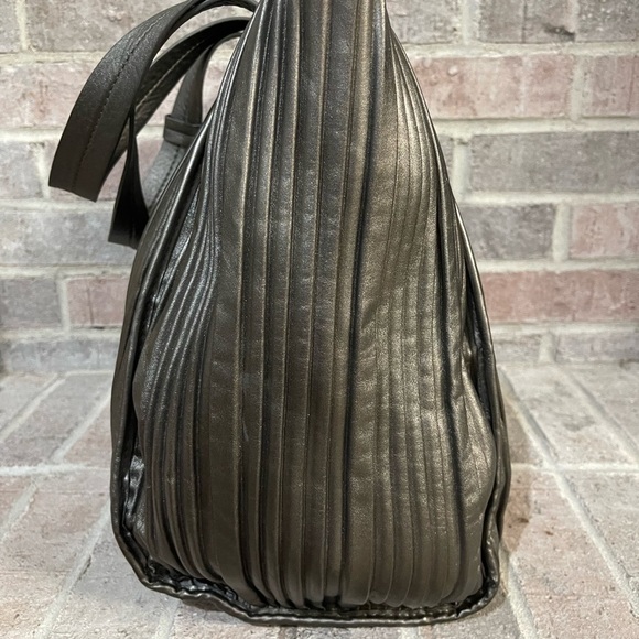 Calvin Klein - Picture 4 of 14